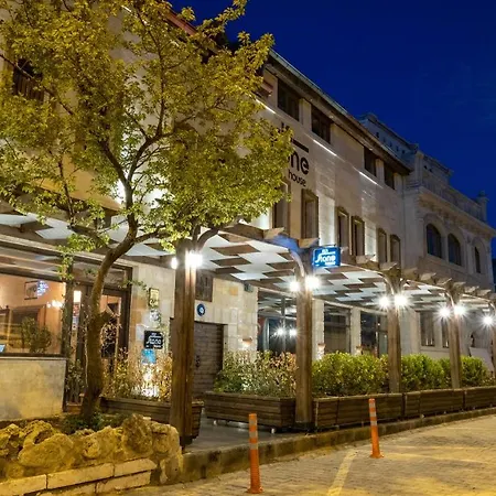 In Stone House 3* גורמה