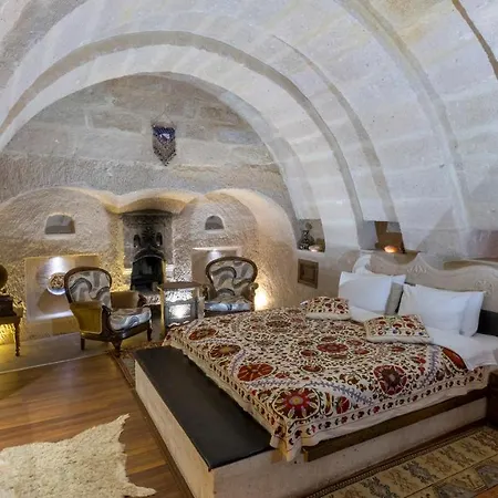 In Stone House אורחן