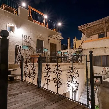 In Stone House אורחן גורמה