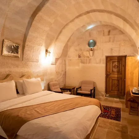 אורחן In Stone House