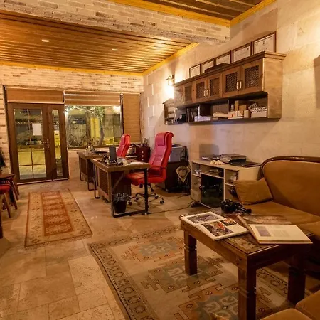 In Stone House גורמה