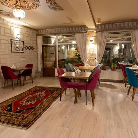 אורחן In Stone House
