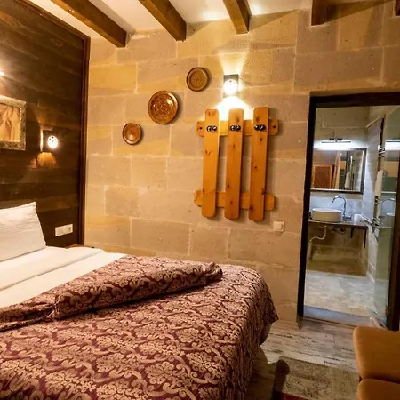 אורחן In Stone House