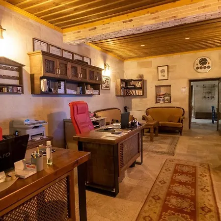 In Stone House אורחן גורמה