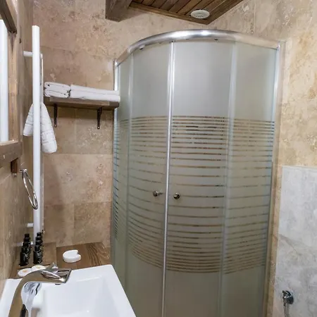 In Stone House 3* גורמה