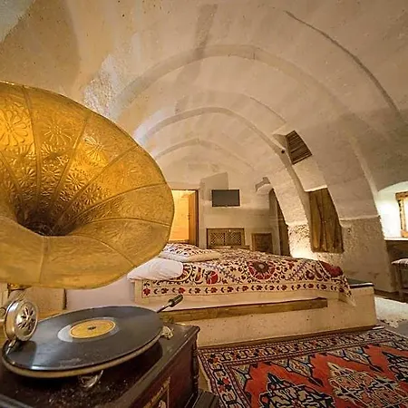 In Stone House אורחן גורמה