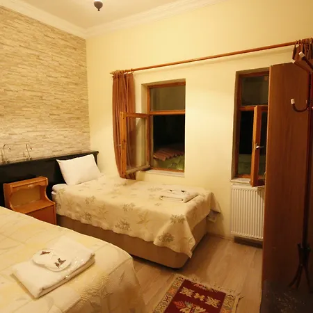 אורחן In Stone House 3*